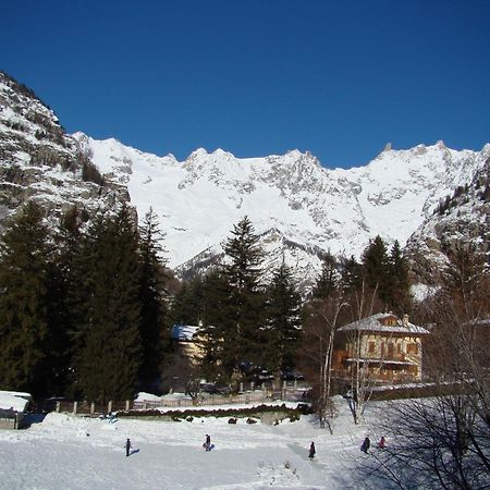 Hotel Lo Scoiattolo Курмайор Екстер'єр фото