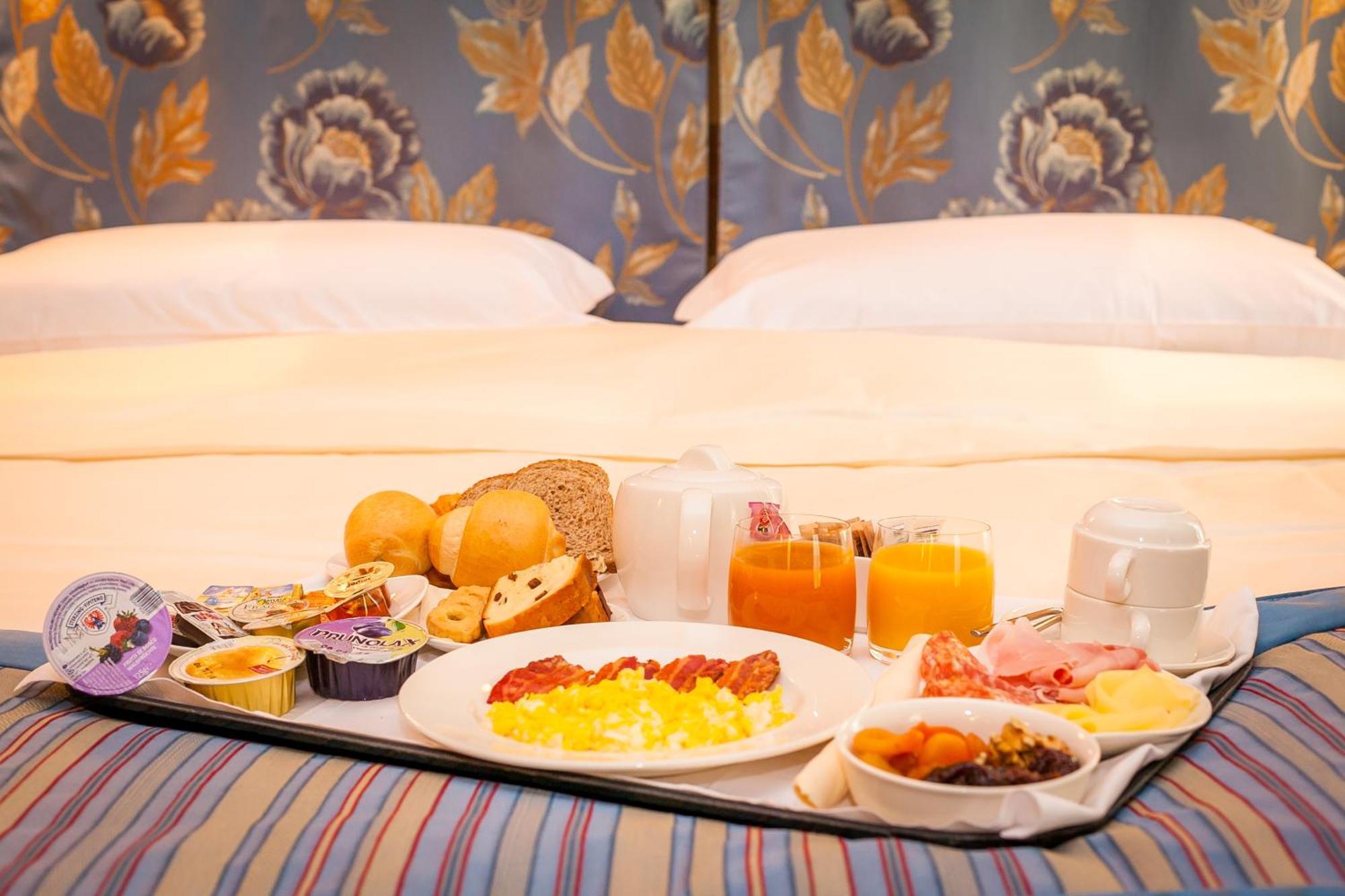 Hotel Lo Scoiattolo Курмайор Екстер'єр фото